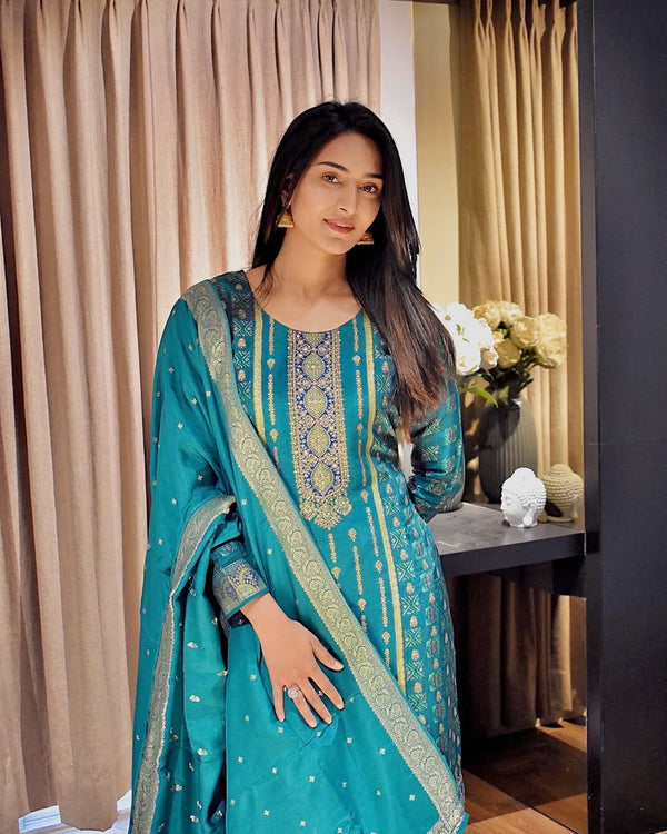 Green Dola Jacquard Straight Fit Suit Set (With Pants and Dupatta)