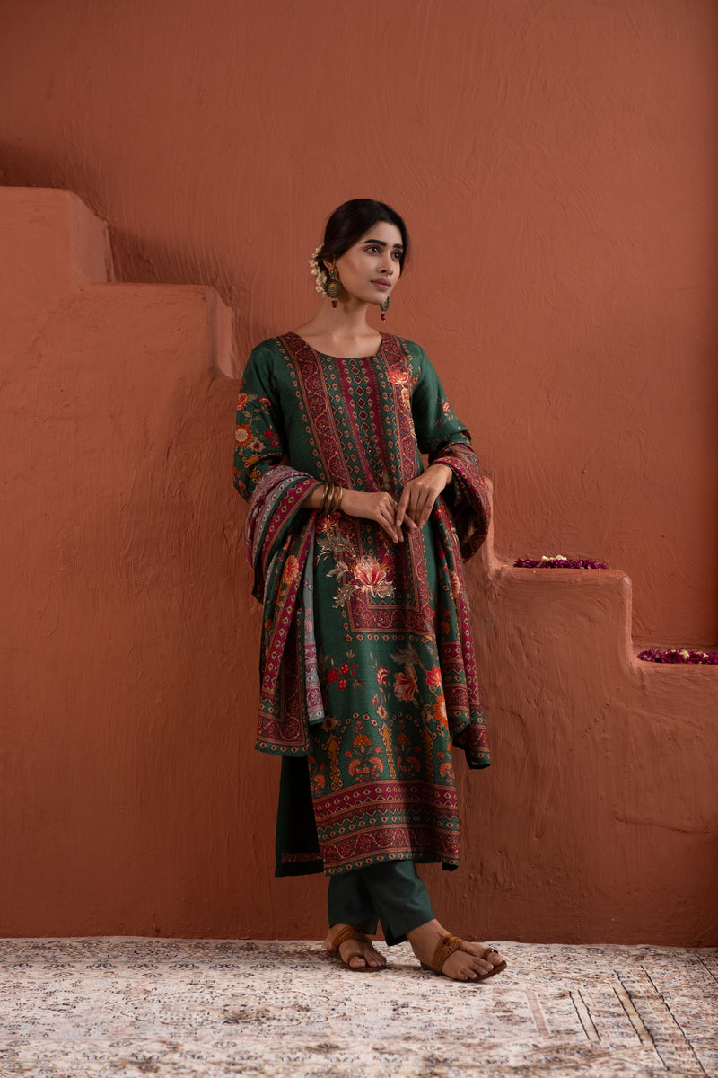 Green Dola Jacquard Straight Fit Suit Set (With Pants and Dupatta)