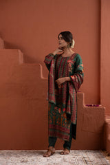 Green Dola Jacquard Straight Fit Suit Set (With Pants and Dupatta)