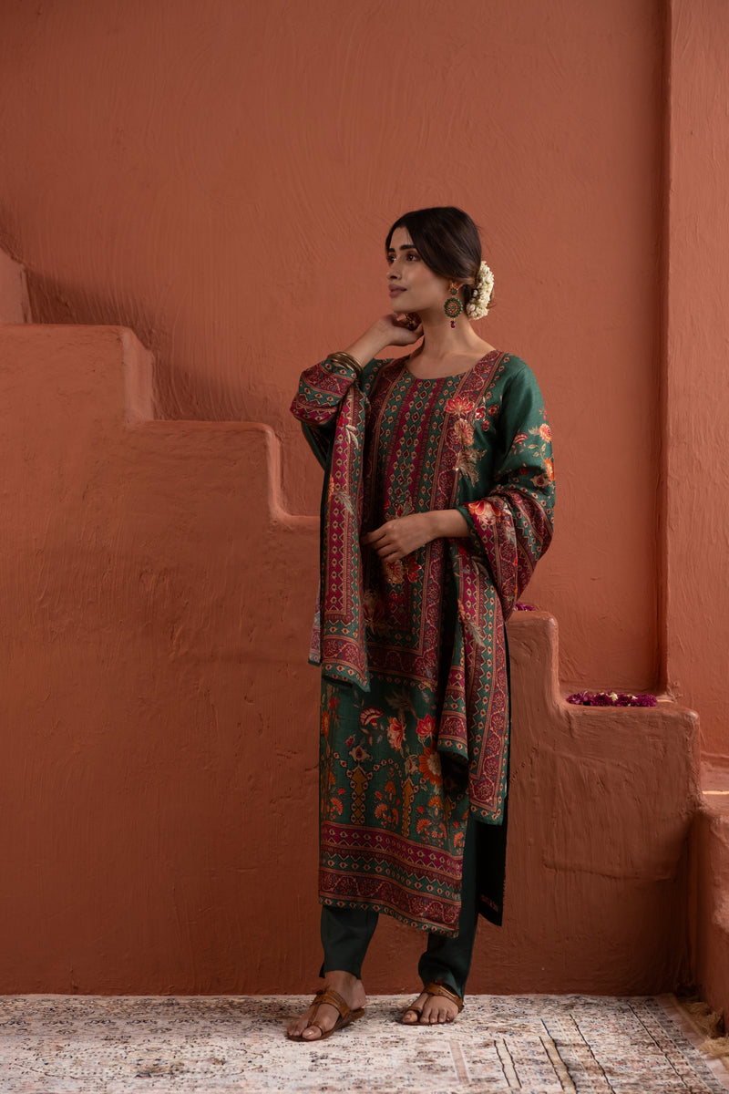 Green Dola Jacquard Straight Fit Suit Set (With Pants and Dupatta)