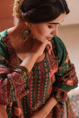 Green Dola Jacquard Straight Fit Suit Set (With Pants and Dupatta)