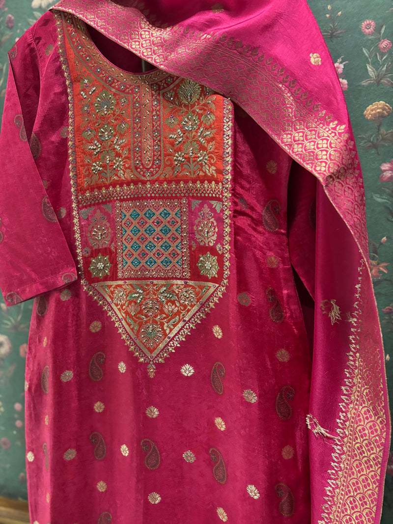 Pink Dola Jacquard Straight Fit Suit Set (With Pants and Dupatta)