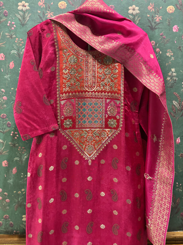 Pink Dola Jacquard Straight Fit Suit Set (With Pants and Dupatta)