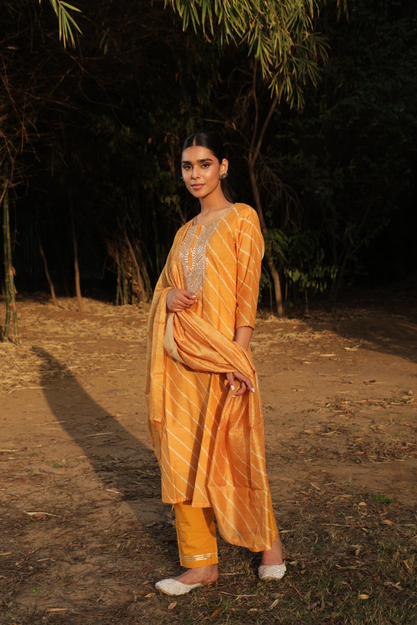 Mustard Leheriya Chanderi Suit Set (with Pants and Dupatta)